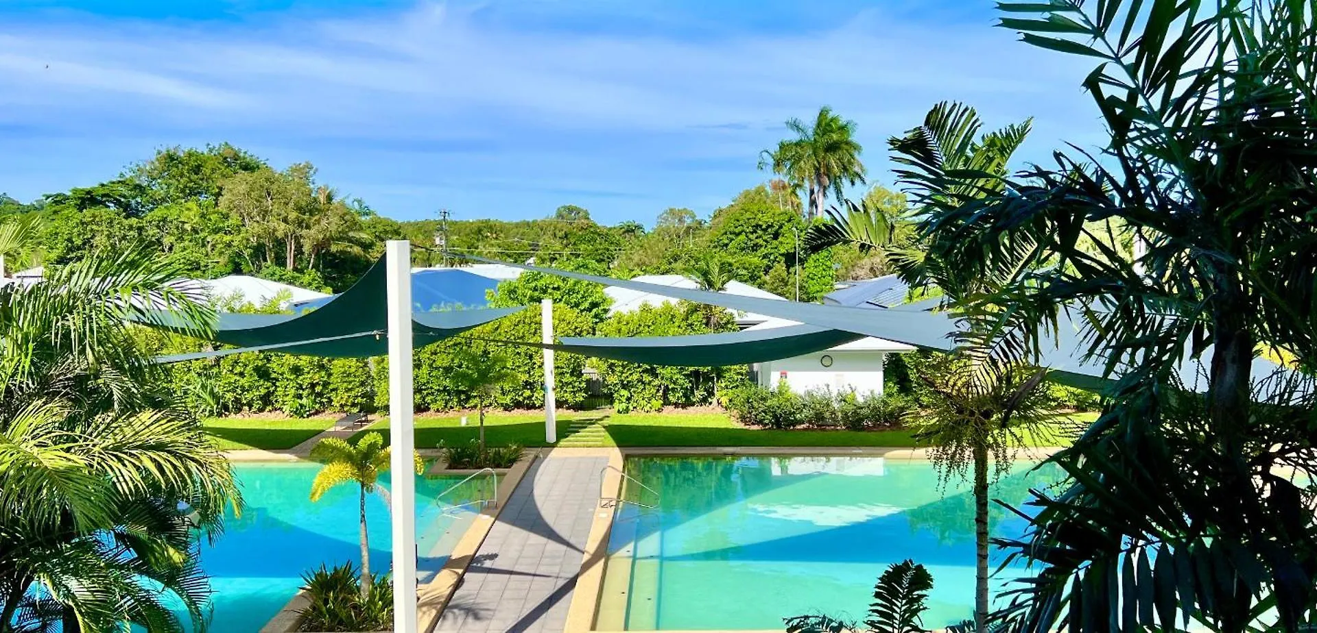 Tropical Resort Vibes - Northern Beaches Cairns Trinity Beach Apartment