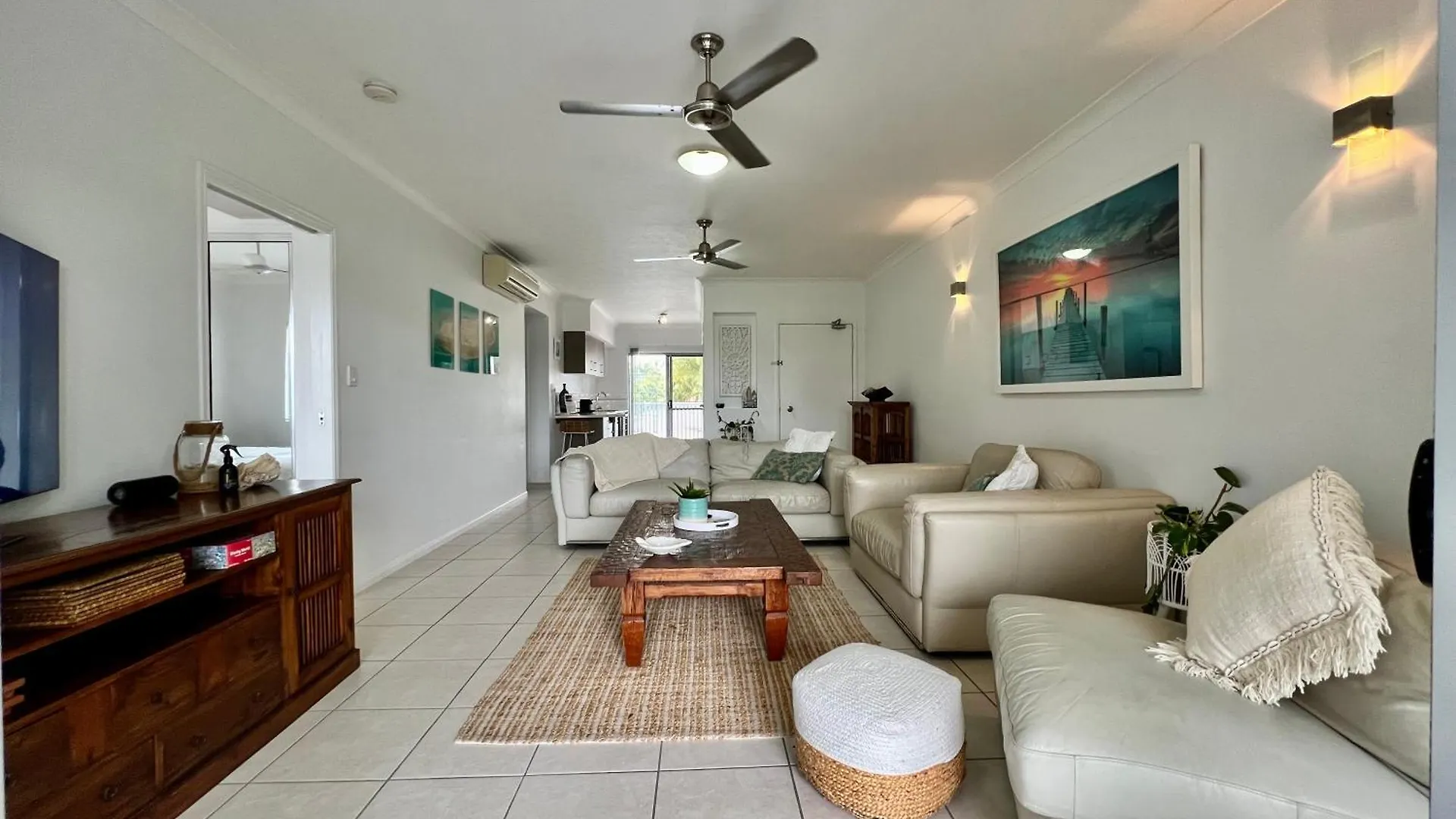 Tropical Resort Vibes - Northern Beaches Cairns Trinity Beach