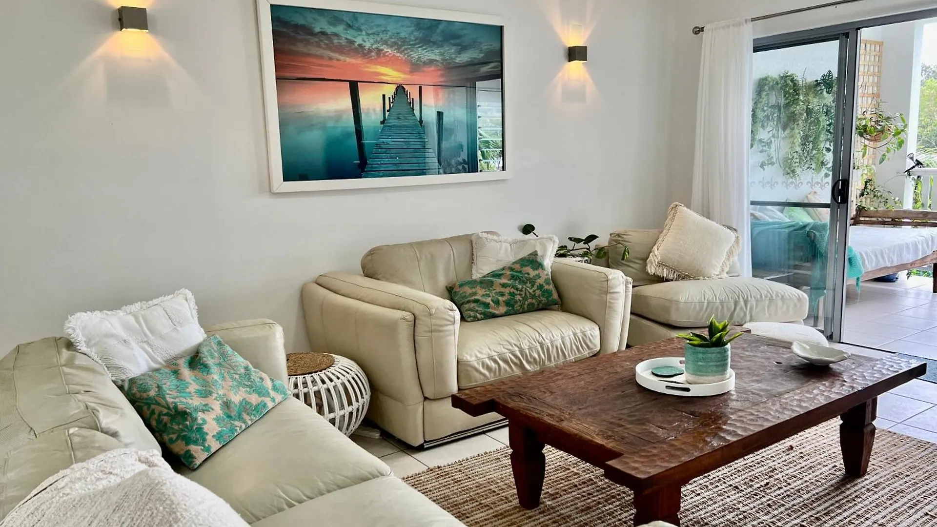 Tropical Resort Vibes - Northern Beaches Cairns Trinity Beach