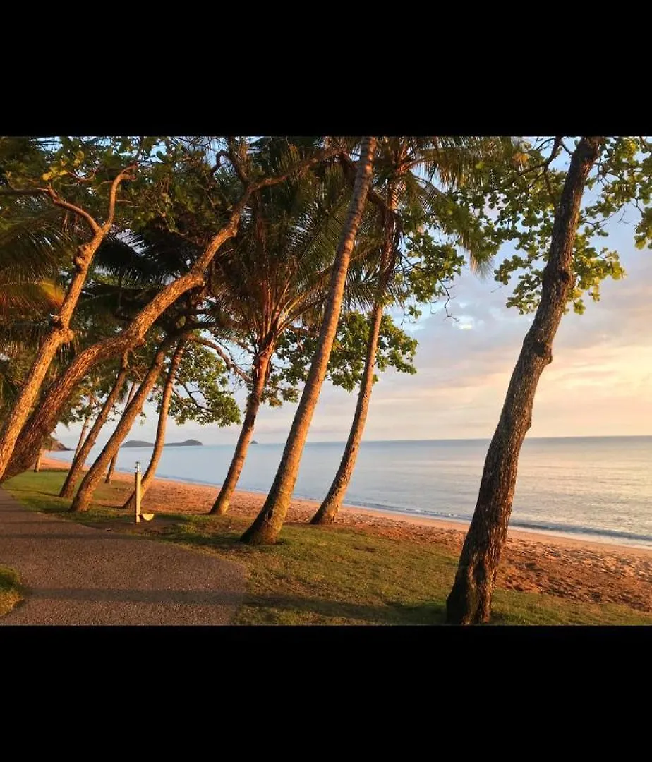 Tropical Resort Vibes - Northern Beaches Cairns Trinity Beach
