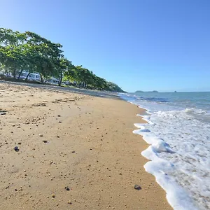 Beachfront On Trinity Aparthotel